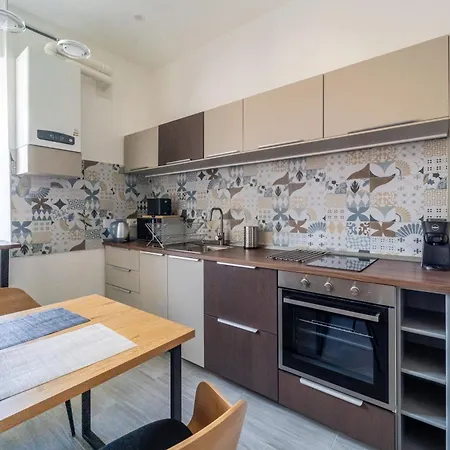 Guesthost - Modern Flat X4 Near The Center Triest