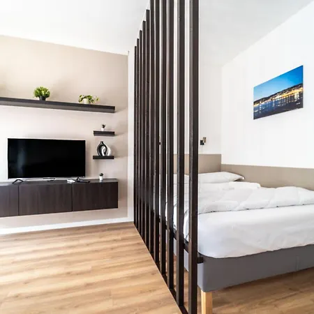 Guesthost - Modern Flat X4 Near The Center Apartment Triest