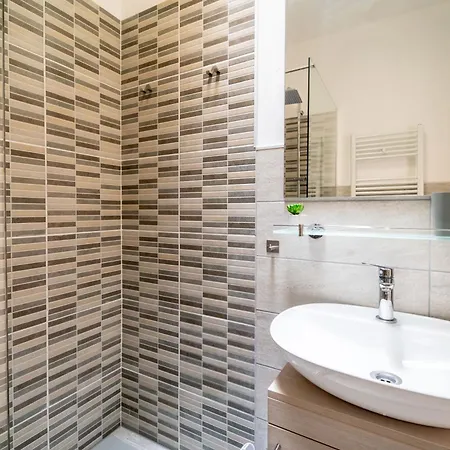Guesthost - Modern Flat X4 Near The Center * Triest