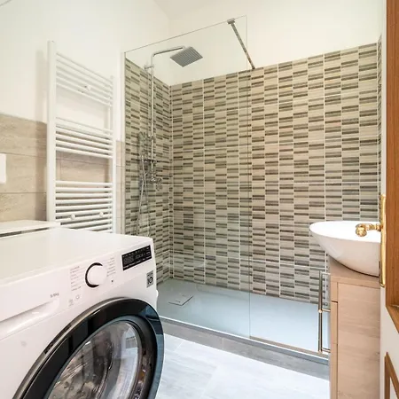 Guesthost - Modern Flat X4 Near The Center Triest