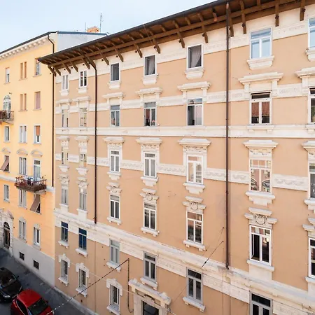Guesthost - Modern Flat X4 Near The Center Triest